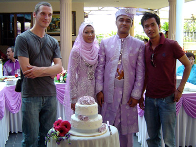 Wedding Attire   Groom on Kuala Lumpur Wedding  Bride And Groom With The Cake   Editor   S Note