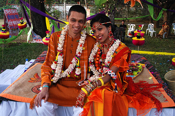 Bride and groom at a Bengali wedding Winter time is wedding season in 