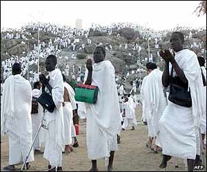 Pilgrims gather on Mount Arafat