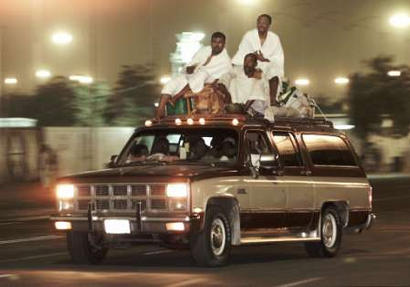Muslim pilgrims arrive at Arafat to perform Wuquf