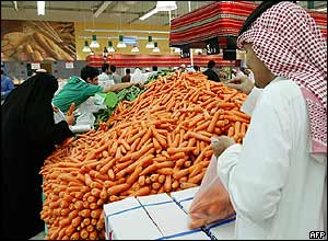 Saudi man shops for carrots