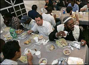 Muslim men in New York share Iftar