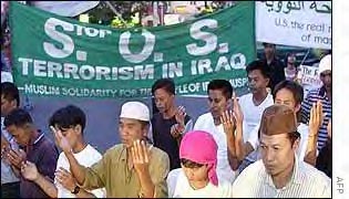 Muslims demonstrating for Iraq