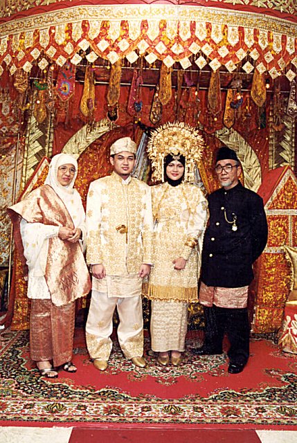 Bride and groom with Harry's parents
